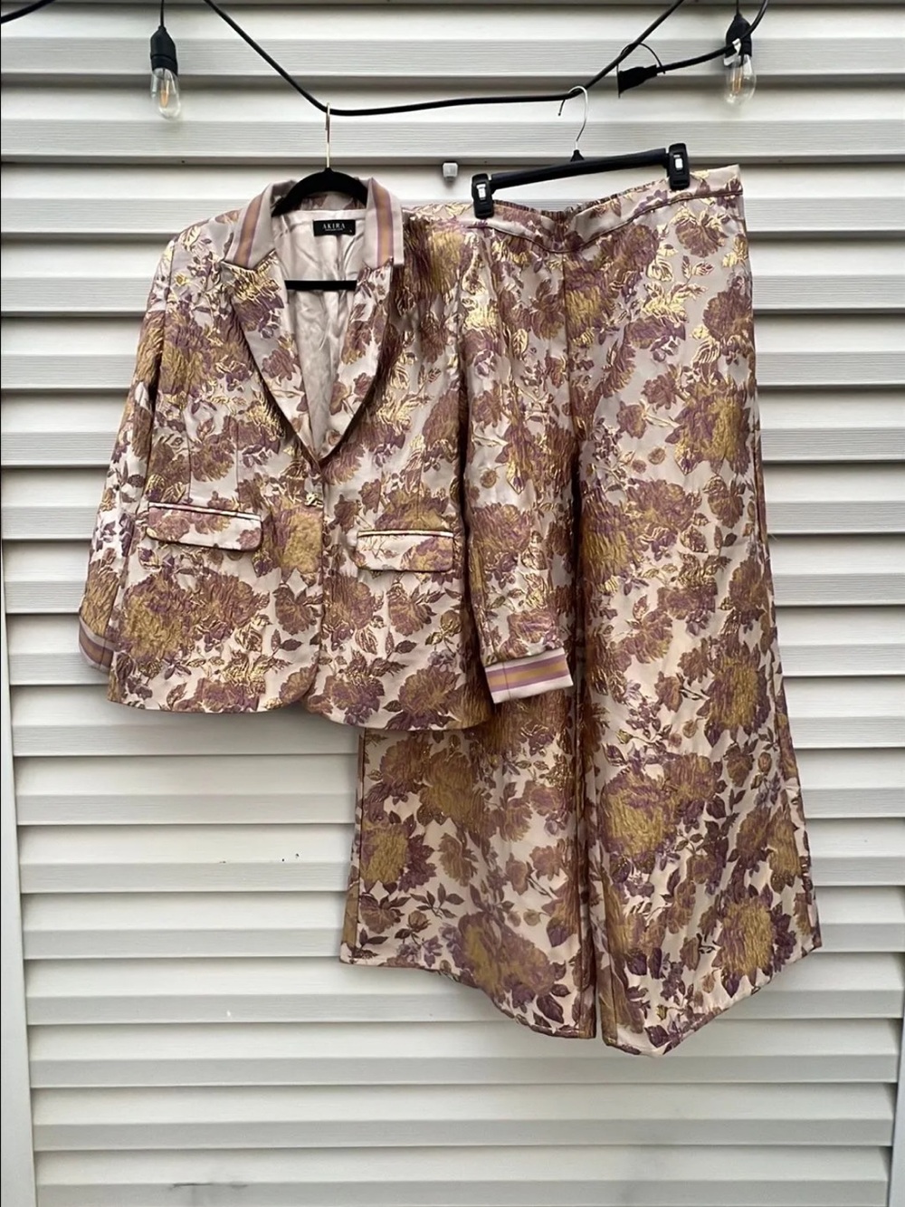 AKIRA Brocade Metallic Rose Gold & Champagne Floral suit [Blazer XL + Pants 1X]